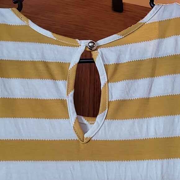 Papermoon NWOT  Buttonback Top - Picture 3 of 3